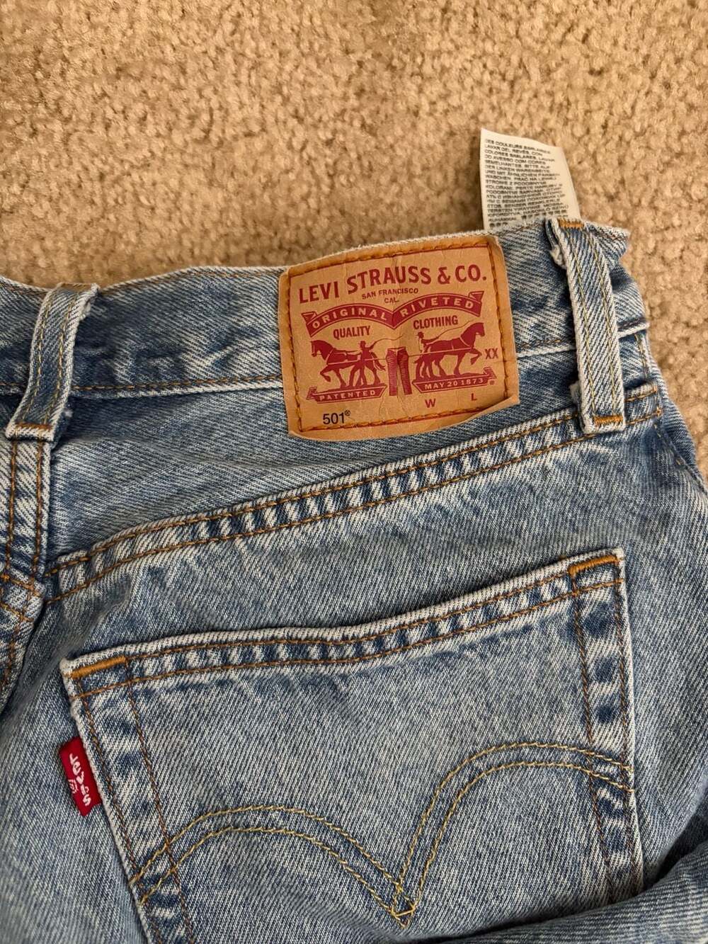 Levi's - Picture 2 of 4